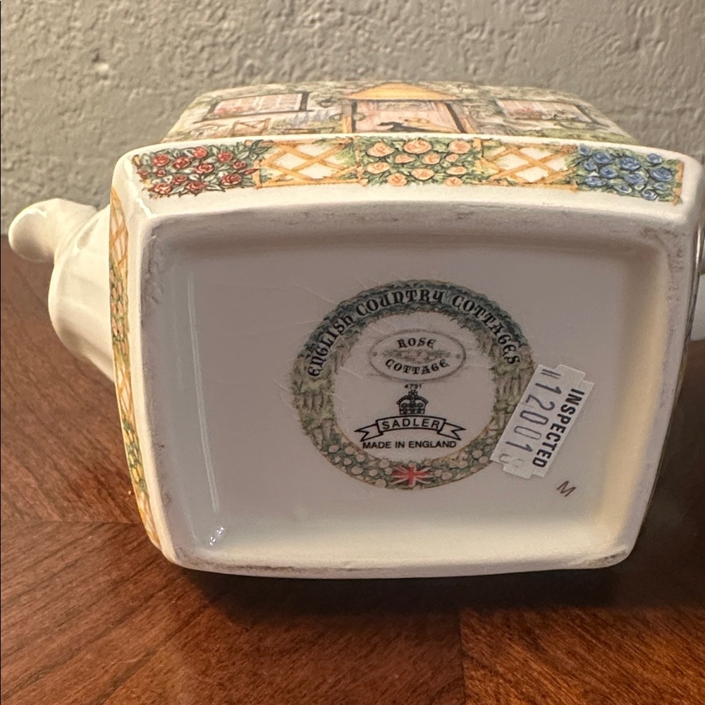 Sadler Made in England Cottage Teapot Rose Cottage - Picture 6 of 7